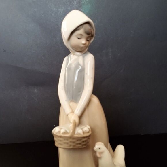 Lladro NAO Girl With Chicks and Hen Porcelain Figurine - Picture 2 of 6